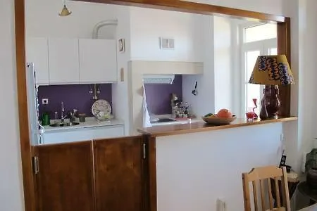 Appartement Avec Terrasse Ensoleillee Au Coeur De Lisbonne